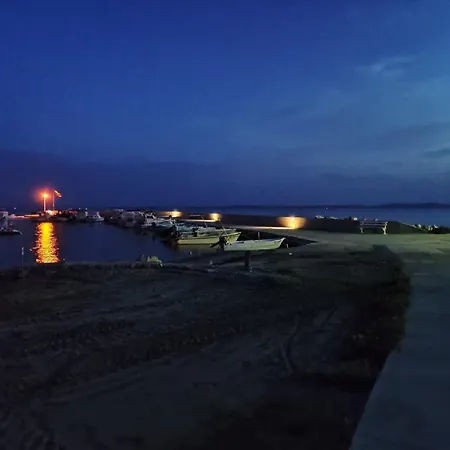 Dalmatino Pleasure Mobile - Two Bedroom Mobile With Terrace Vakantiehuis