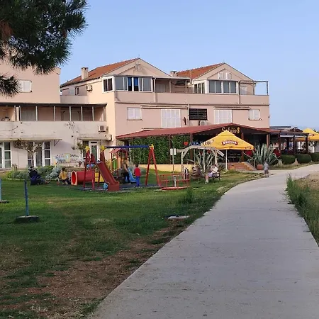 Dalmatino Pleasure Mobile - Two Bedroom Mobile With Terrace