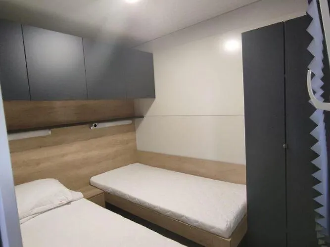 Dalmatino Pleasure Mobile - Two Bedroom Mobile With Terrace Feriehus