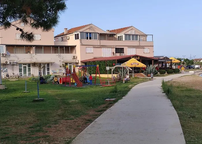 Dalmatino Pleasure Mobile - Two Bedroom Mobile With Terrace